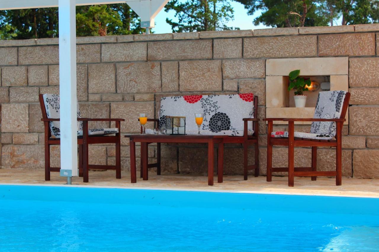 Bungalow Vice With Pool Pakoštane Exterior foto