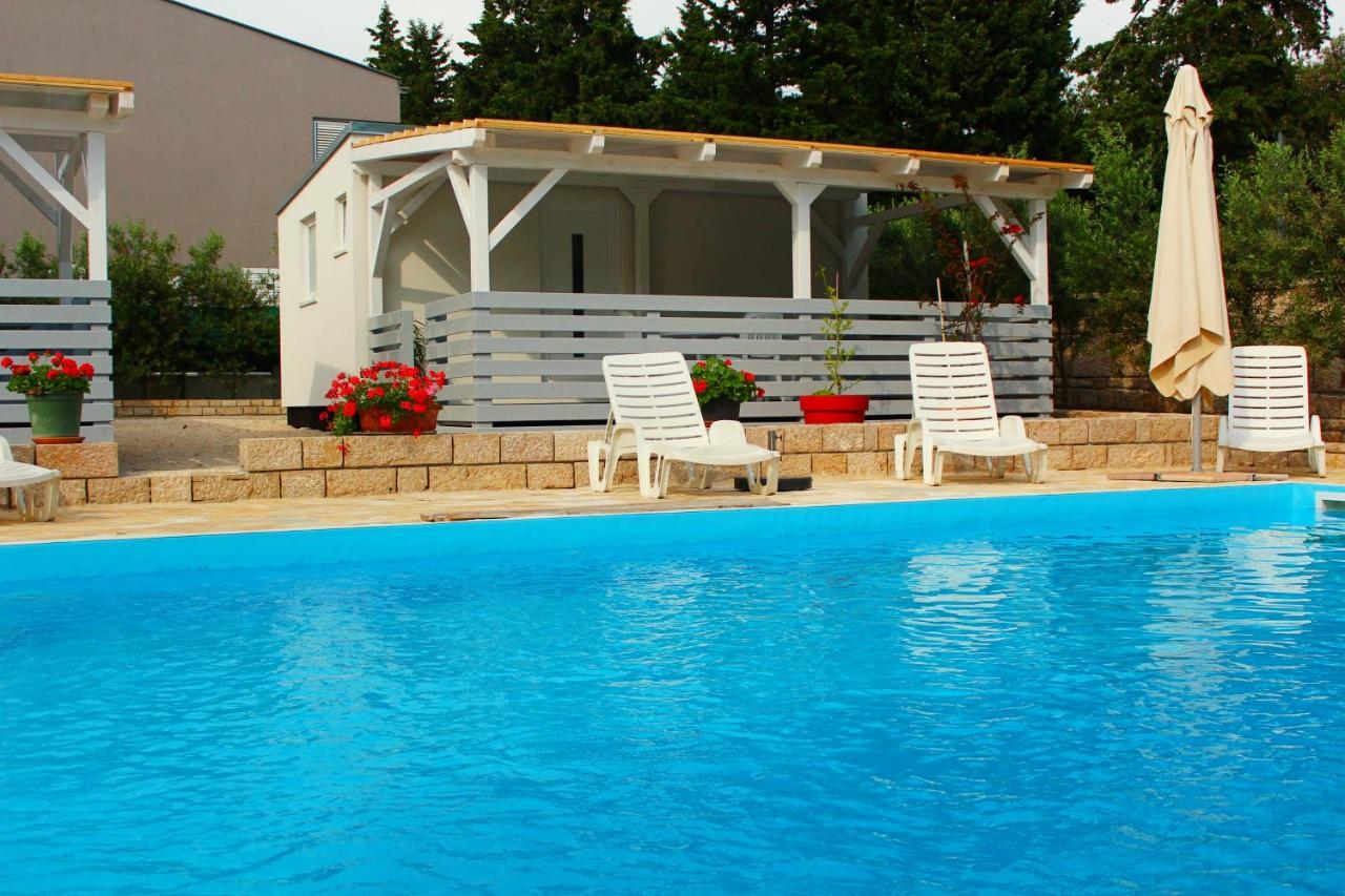 Bungalow Vice With Pool Pakoštane Exterior foto